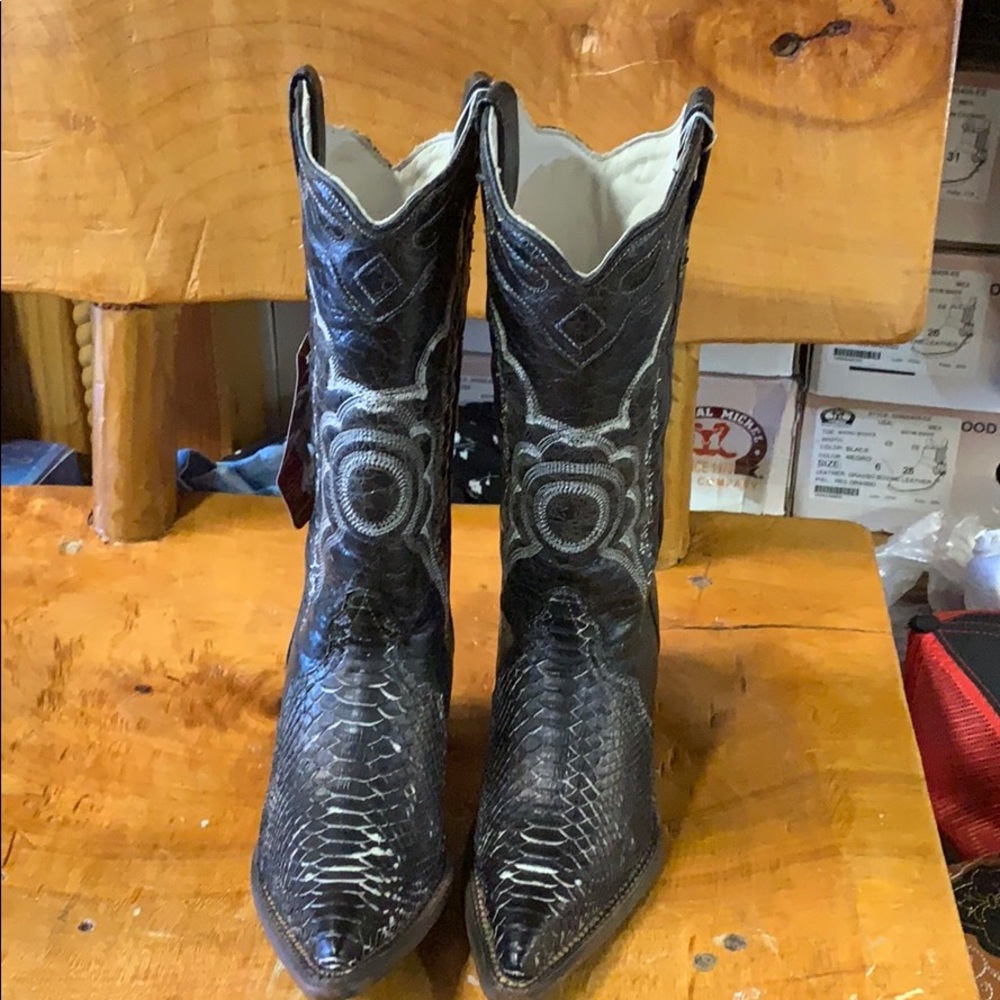 Western boots - Picture 2 of 4